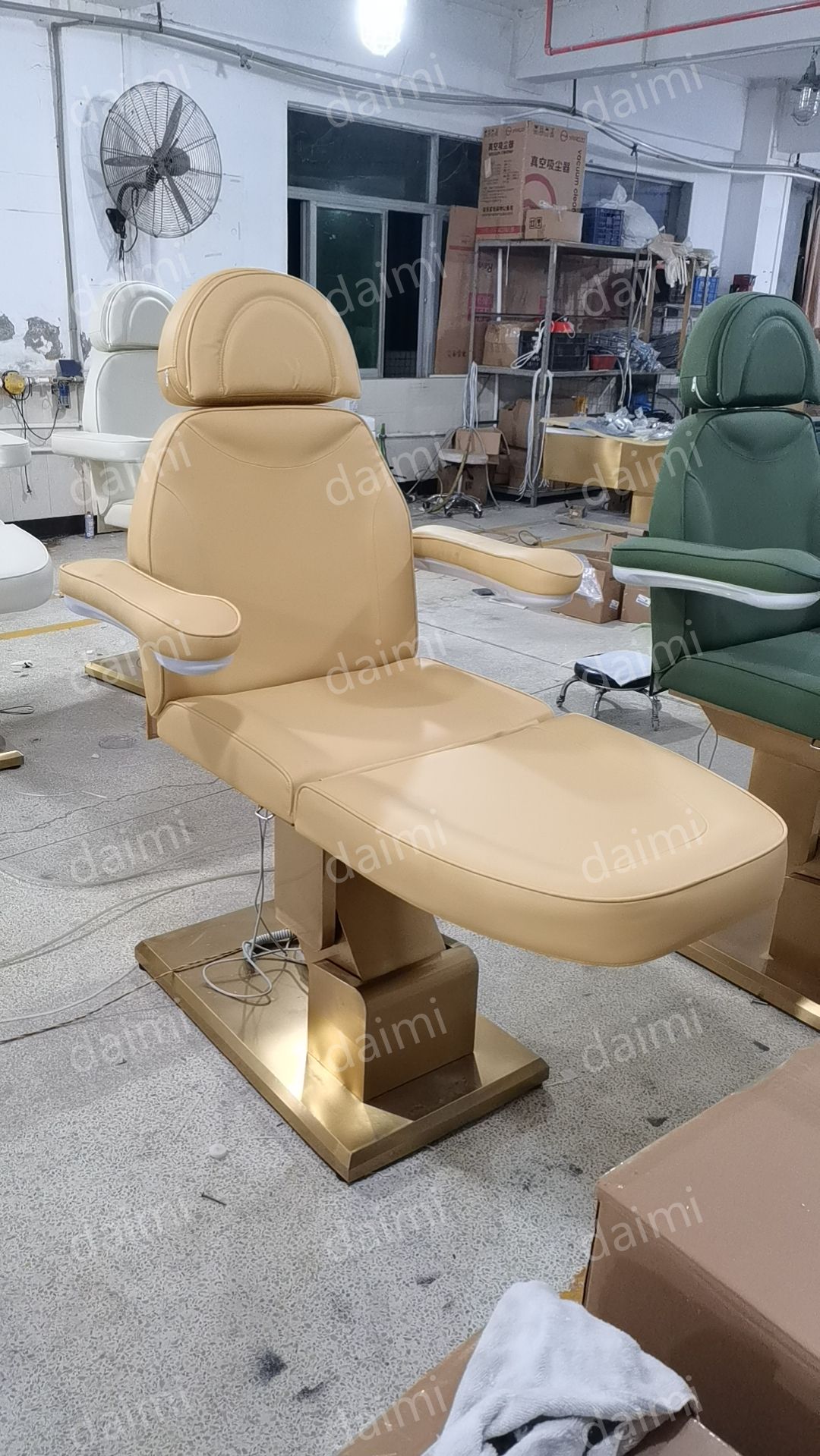 Salon Furniture 3/4 Motors Beauty Salon Chair Gold Metal Base Cosmetic Bed Built-in Foot Control Electric Facial Bed